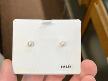 Laden Sie das Bild in den Galerie-Viewer, Cultured Pearl Gold Earring 5.25 Millimeters