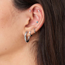 Laden Sie das Bild in den Galerie-Viewer, Silver Smooth Huggie Hoop Earrings