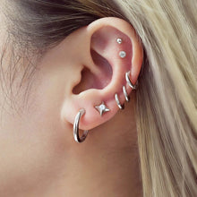 Cargar imagen en el visor de la galería, Silver Tube Small Huggie Hoop Earrings