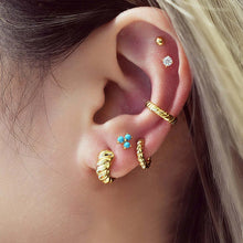Laden Sie das Bild in den Galerie-Viewer, Gold Texture Small Huggie Hoop Earrings