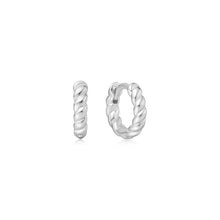 Laden Sie das Bild in den Galerie-Viewer, Silver Texture Small Huggie Hoop Earrings