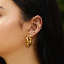 Charger l'image dans la galerie, Gold Four-Petal Stud Earrings