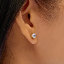 Charger l'image dans la galerie, Gold Just You Solitaire Stud Earrings