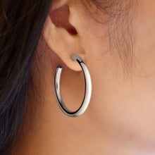 Charger l'image dans la galerie, Silver Classic Tube Oversized Hoop Earrings