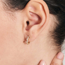 Cargar imagen en el visor de la galería, Gold Sparkle Cluster Huggie Hoop Earrings