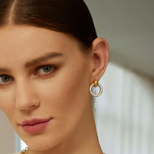 Laden Sie das Bild in den Galerie-Viewer, Two Tone Hoop Earrings
