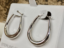 Load image into Gallery viewer, Silver Oval Hoop Earrings