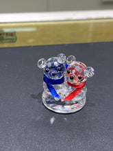 Cargar imagen en el visor de la galería, Hugging Teddies Crystal Figurine