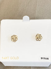 Laden Sie das Bild in den Galerie-Viewer, Gold Knot Small Stud Earrings