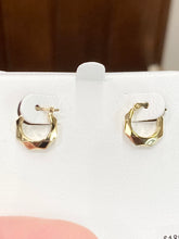 Load image into Gallery viewer, Diamond-Cut Gold Hoop Earrings