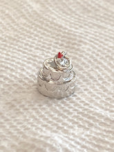 Charger l&#39;image dans la galerie, Birthday Cake Silver Charm