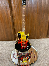 Cargar imagen en el visor de la galería, Guitar Hot Glass Figurine