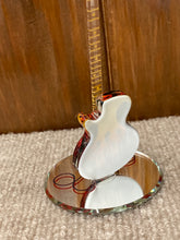 Cargar imagen en el visor de la galería, Guitar Hot Glass Figurine