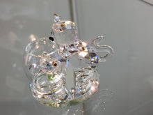 Laden Sie das Bild in den Galerie-Viewer, Curious Cat Crystal Figurine