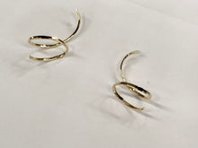Cargar imagen en el visor de la galería, Gold Wire Weave Climber Earring