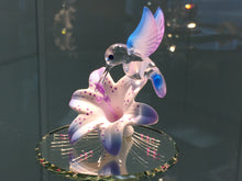 Cargar imagen en el visor de la galería, Hummingbird &amp; Flower Glass Figurine