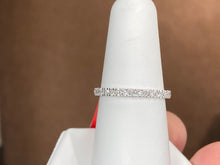 Cargar imagen en el visor de la galería, White Gold Diamond Wedding Ring