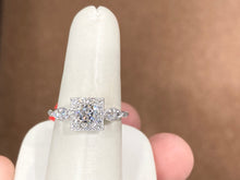 Cargar imagen en el visor de la galería, Diamond Engagement Ring White Gold
