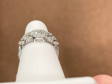 Cargar imagen en el visor de la galería, Lab Grown Diamond Engagement Ring