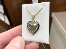 Cargar imagen en el visor de la galería, Gold Filled Heart Shaped Locket