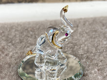 Cargar imagen en el visor de la galería, Elephant Glass Figurine