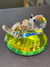 Cargar imagen en el visor de la galería, Chillin Otter Crystal Figurine