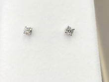 Cargar imagen en el visor de la galería, Quarter Carat White Gold Diamond Stud Earrings