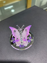 Laden Sie das Bild in den Galerie-Viewer, Pink Butterfly Glass Figurine