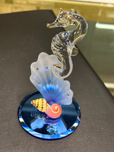 Laden Sie das Bild in den Galerie-Viewer, Seahorse Glass Figurine With Swarovski Elements