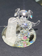 Laden Sie das Bild in den Galerie-Viewer, Hush Puppy Crystal Figurine