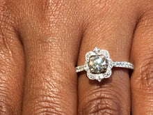Laden Sie das Bild in den Galerie-Viewer, Diamond Halo Engagement Ring 14 K White Gold 0.64 Carats