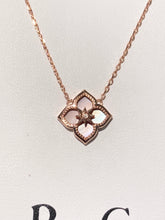 Cargar imagen en el visor de la galería, Silver Mother Of Pearl Flower Pendant Rose Gold Plated