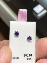 Cargar imagen en el visor de la galería, Silver Baby Heart Purple Cubic Zirconia Earrings