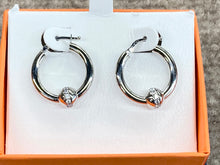 Cargar imagen en el visor de la galería, Cape Cod Silver Cubic Zirconia Hoop Earrings