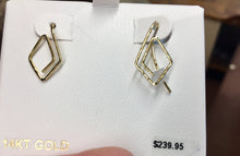 Cargar imagen en el visor de la galería, Gold Triangular Wire Weave Earrings