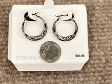Cargar imagen en el visor de la galería, Sterling Silver Engraved Hoop Earrings