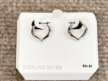 Cargar imagen en el visor de la galería, Sterling Silver Heart Shaped Hoop Earrings