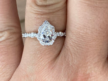 Cargar imagen en el visor de la galería, Pear Shaped Diamond Engagement  Ring
