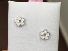 Laden Sie das Bild in den Galerie-Viewer, Flower Silver Baby Earrings Threaded Backs