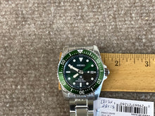 Load image into Gallery viewer, Seiko Solar Divers Watch