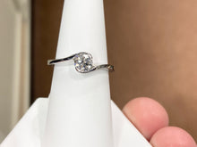 Charger l&#39;image dans la galerie, 14 K White Gold Diamond Engagement Ring Bezel Set