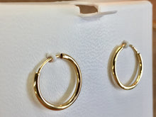 Cargar imagen en el visor de la galería, Gold Small Hoop Earrings