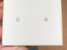 Laden Sie das Bild in den Galerie-Viewer, Diamond Stud Earrings Quarter Carat Weight White Gold