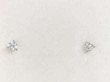 Cargar imagen en el visor de la galería, Diamond Stud Earrings 0.41 Carats White Gold