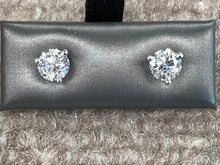 Laden Sie das Bild in den Galerie-Viewer, Diamond Stud Earrings 1.43 Carats