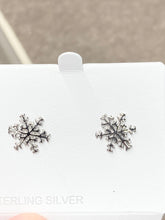 Cargar imagen en el visor de la galería, Sterling Silver Snowflake Earrings