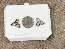 Cargar imagen en el visor de la galería, Celtic Infinity Silver Earrings