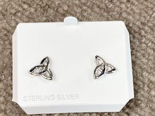 Cargar imagen en el visor de la galería, Celtic Infinity Silver Earrings