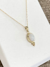 Load image into Gallery viewer, Opal Gold Pendant And Chain