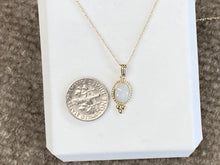 Load image into Gallery viewer, Opal Gold Pendant And Chain